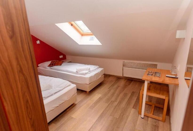 اتاق اکونومی با حمام مشترک, Prague Dream Hostel