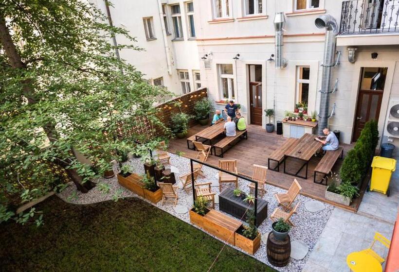 اتاق استاندارد چهار تخته, Prague Dream Hostel