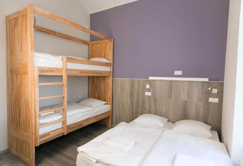 اتاق استاندارد چهار تخته, Prague Dream Hostel