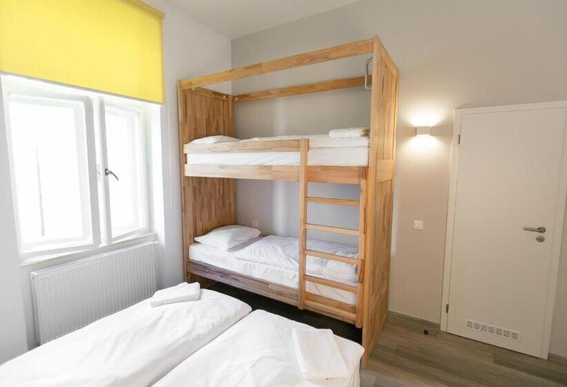 اتاق استاندارد چهار تخته, Prague Dream Hostel