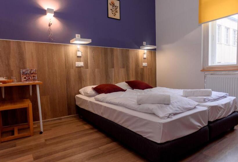 اتاق استاندارد چهار تخته, Prague Dream Hostel