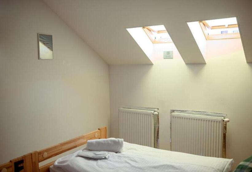 اتاق اکونومی با حمام مشترک, Prague Dream Hostel