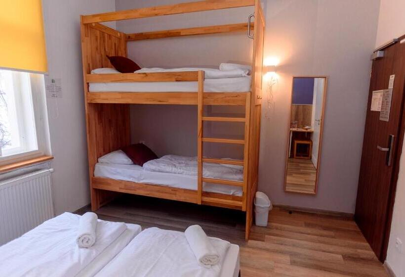 اتاق استاندارد چهار تخته, Prague Dream Hostel