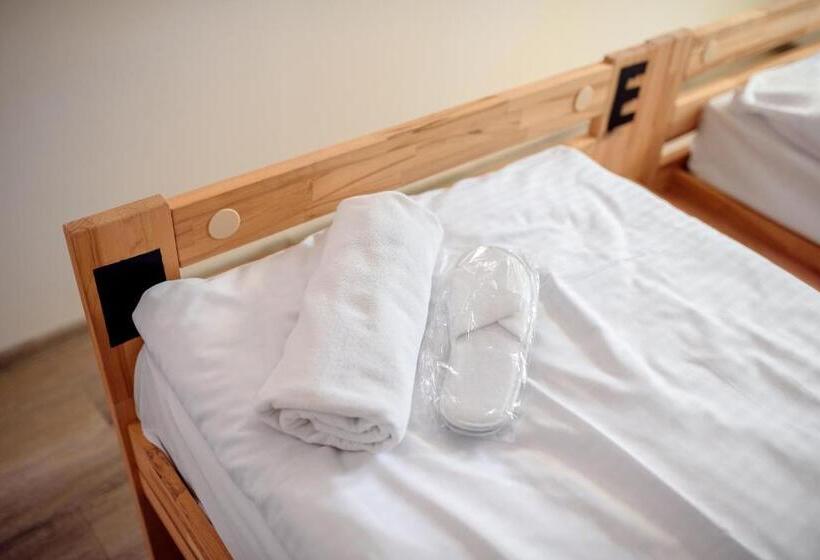 اتاق استاندارد چهار تخته, Prague Dream Hostel