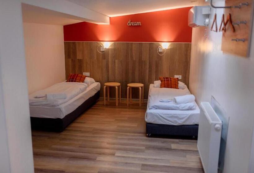 اتاق استاندارد چهارنفره با سرویس بهداشتی مشترک, Prague Dream Hostel