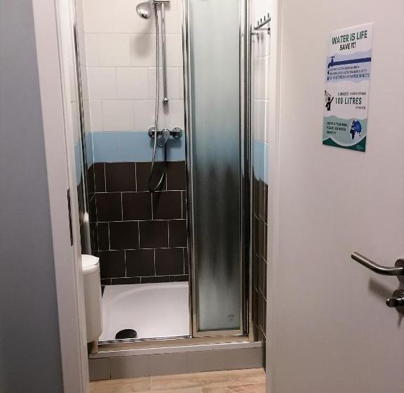 اتاق استاندارد چهارنفره با سرویس بهداشتی مشترک, Prague Dream Hostel