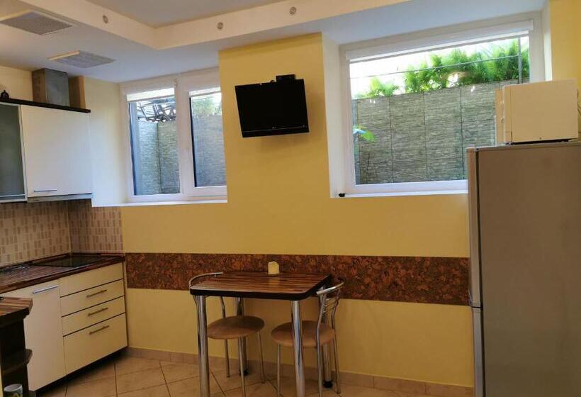 استودیوی استاندارد, Pušynas Apartments