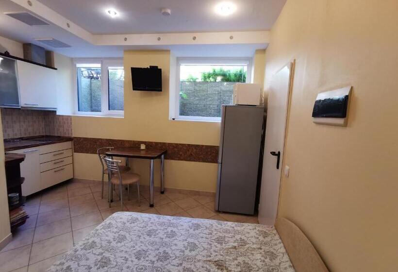 استودیوی استاندارد, Pušynas Apartments