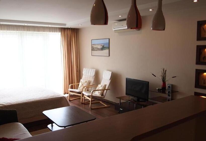 استودیوی استاندارد, Pušynas Apartments