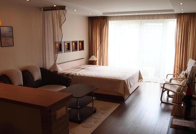 استودیوی استاندارد, Pušynas Apartments