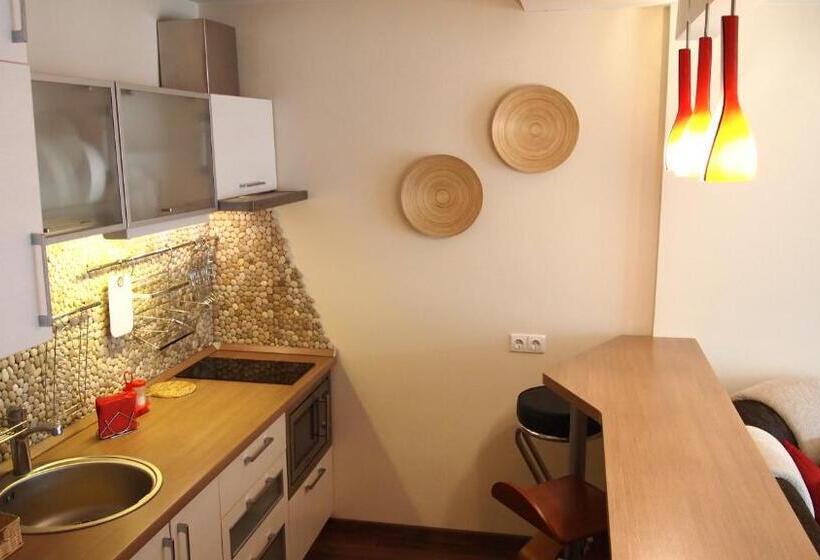 استودیوی استاندارد, Pušynas Apartments