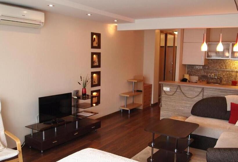 استودیوی استاندارد, Pušynas Apartments