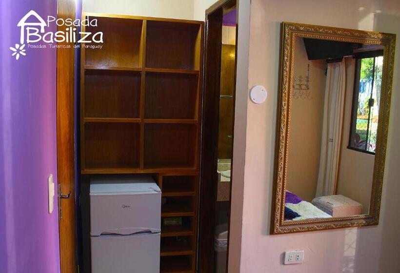 اتاق خانوادگی, Posada Basiliza, Encarnación Py