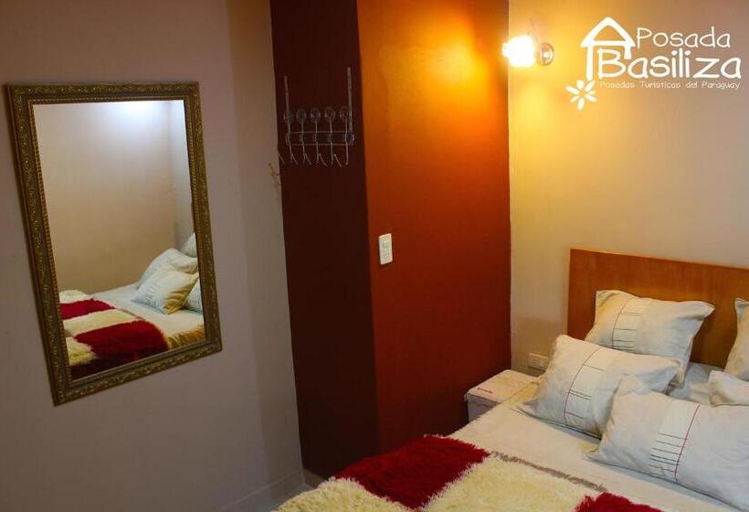 اتاق خانوادگی, Posada Basiliza, Encarnación Py