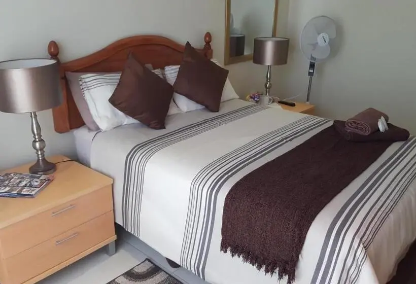 Standard room with outdoor bath, The Homestead Margate   South Africa