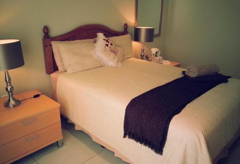 Standard room with outdoor bath, The Homestead Margate South Africa