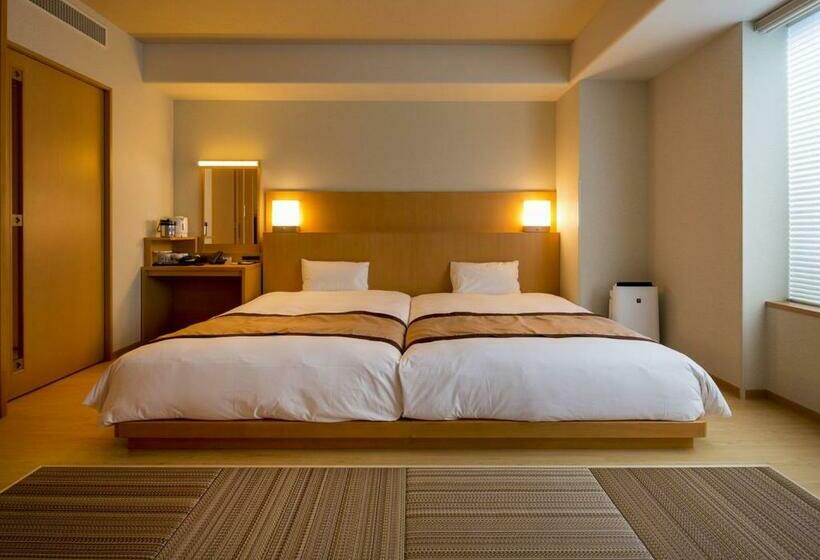 家庭间, Monterey Fukuoka