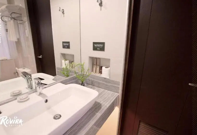 キングサイズベッドのスイートルーム, Rovira Suites