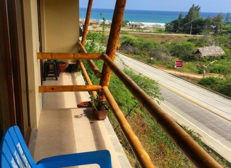 اتاق خانوادگی, Punta Hills Montanita