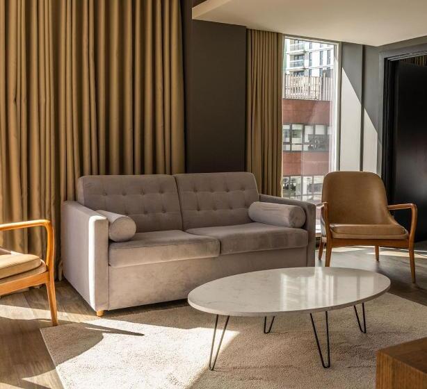 2 Bedroom Apartment, The Gate London City