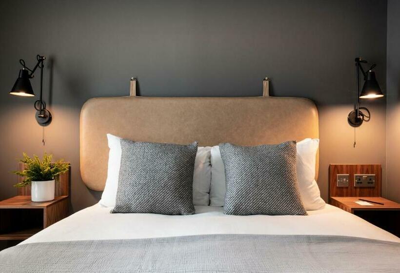 Standard Studio, The Gate London City