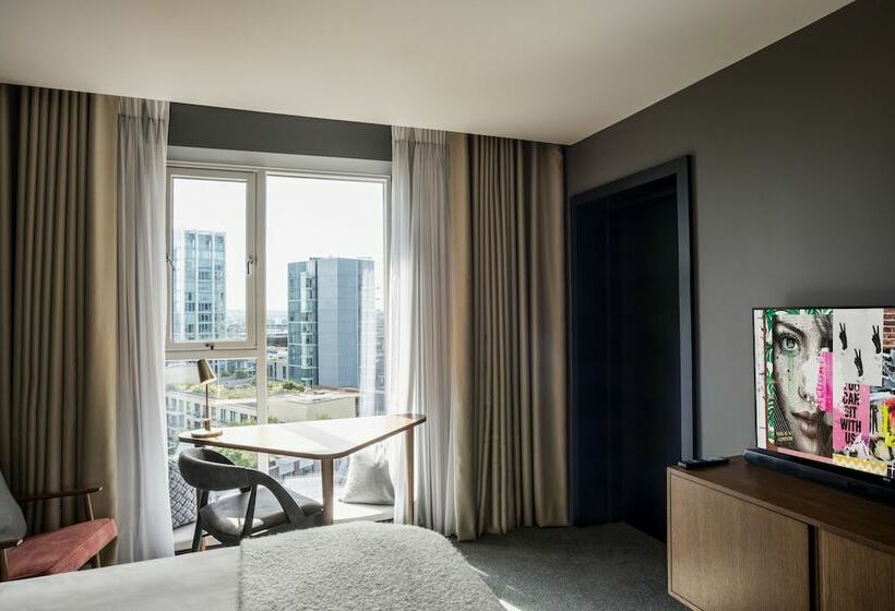 Superior Studio, The Gate London City