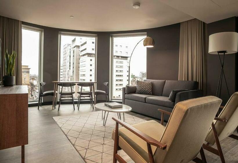 2 Bedroom Apartment, The Gate London City