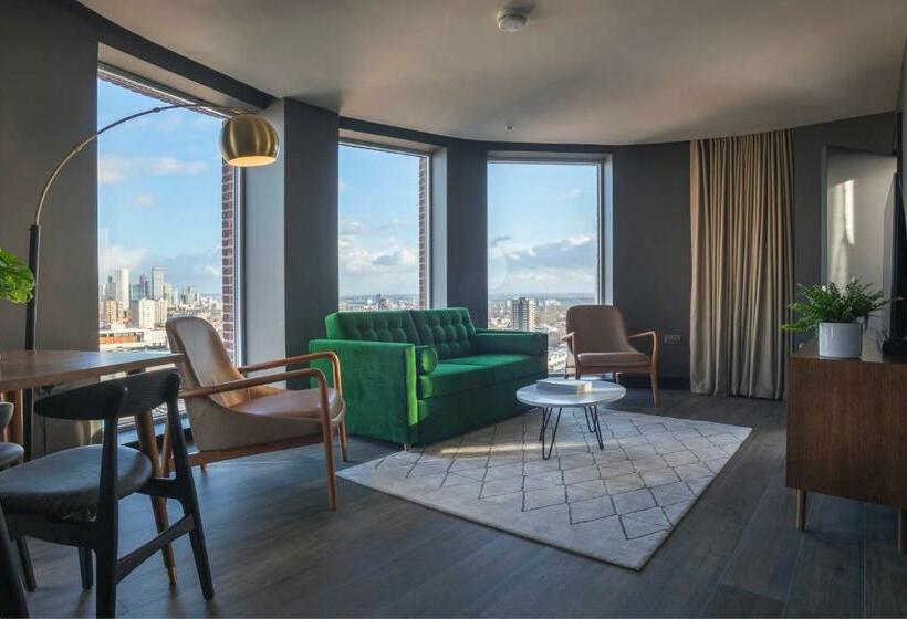 1 Bedroom Penthouse Apartment, The Gate London City