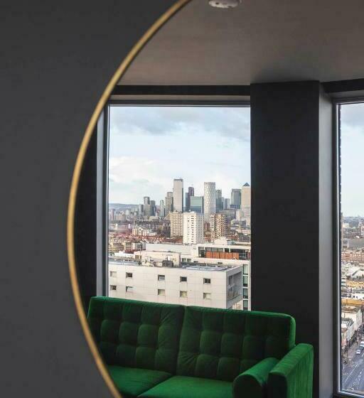 1 Bedroom Penthouse Apartment, The Gate London City