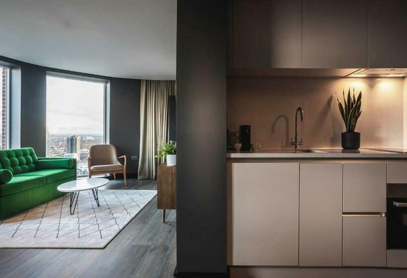 1 Bedroom Penthouse Apartment, The Gate London City