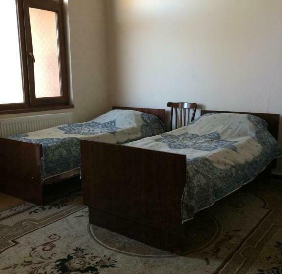 اتاق استاندارد سه نفره, Huseyn Houses