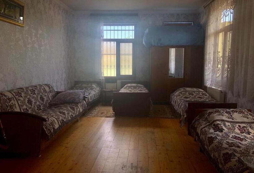 اتاق استاندارد چهار تخته, Huseyn Houses