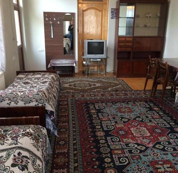 اتاق استاندارد چهار تخته, Huseyn Houses
