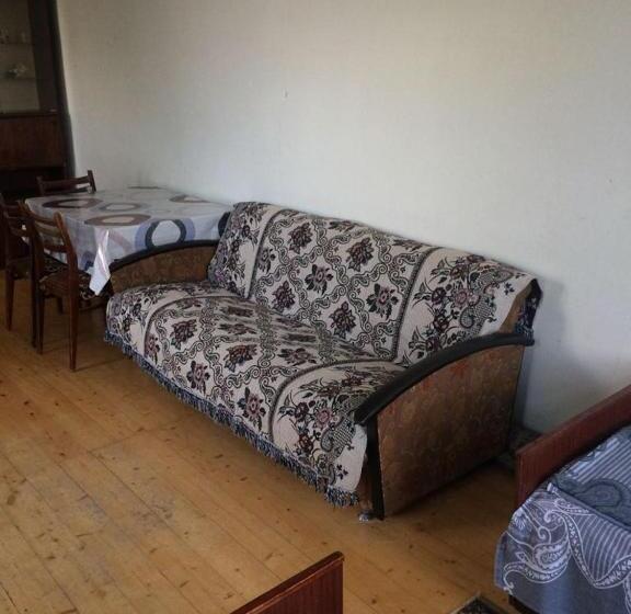 اتاق استاندارد چهار تخته, Huseyn Houses