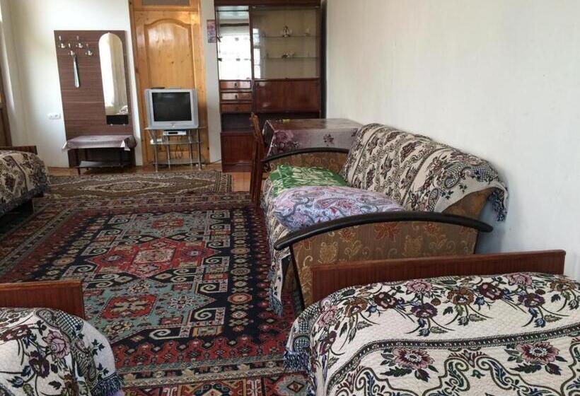 اتاق استاندارد چهار تخته, Huseyn Houses