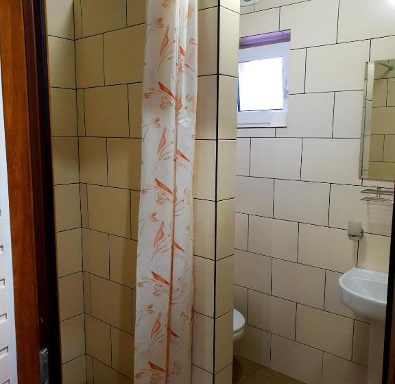 اتاق خانوادگی, Guest House Mountain