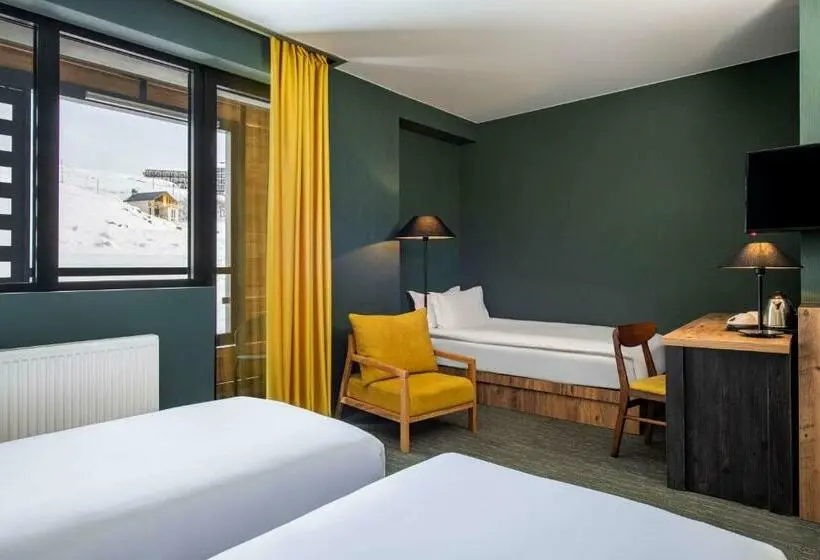 山の見えるスーペリアルーム, Best Western  Gudauri