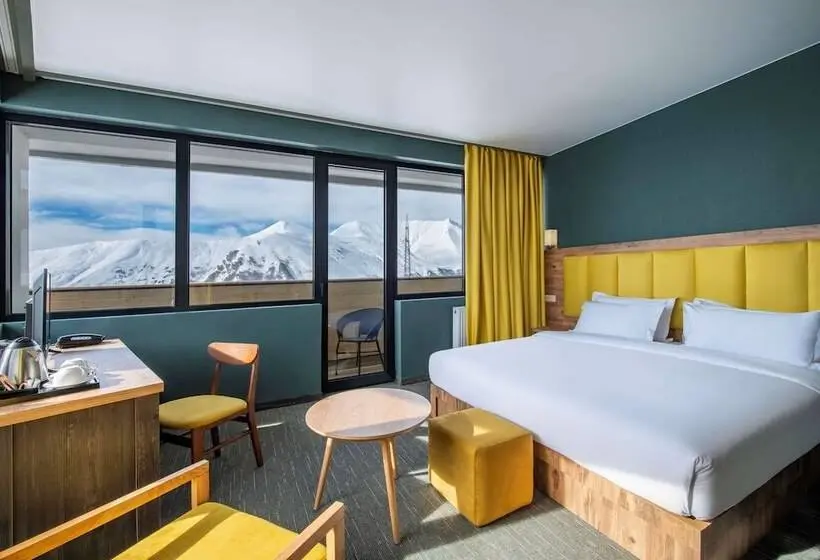 山の見えるスーペリアルーム, Best Western  Gudauri