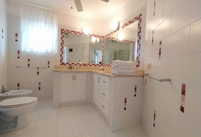 اتاق 4 خوابه, Truecost Resort Villas Paradise