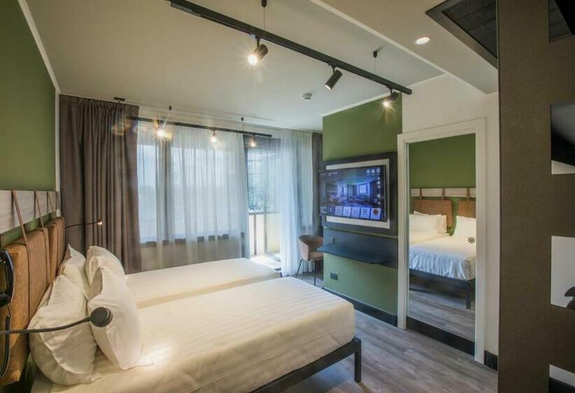 חדר סטנדרט עם מרפסת, Mercure Roma Cinecitta