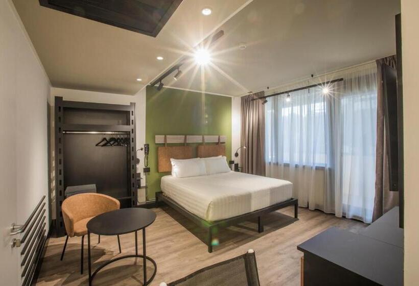 חדר סטנדרט עם מרפסת, Mercure Roma Cinecitta