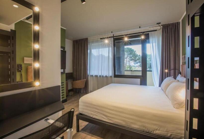 חדר סטנדרט עם מרפסת, Mercure Roma Cinecitta