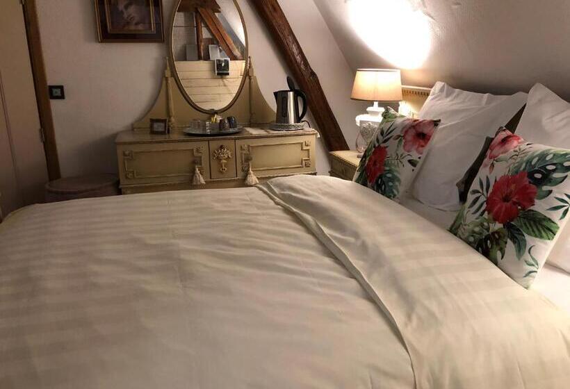 デラックスルーム, Mara Ath