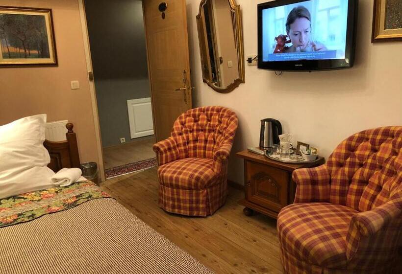 エコノミールーム, Mara Ath