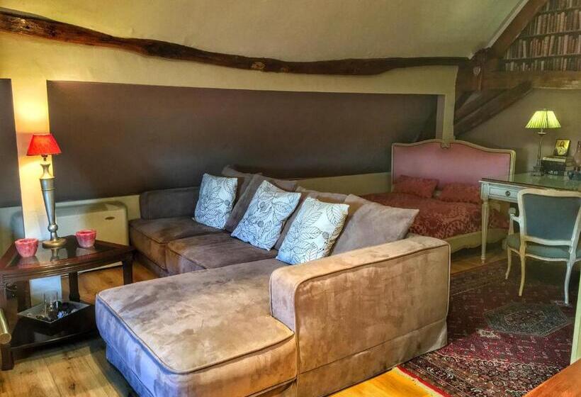 デラックスルーム, Mara Ath