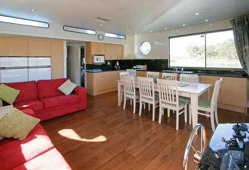 خانه 3 خوابه, All Seasons Houseboats