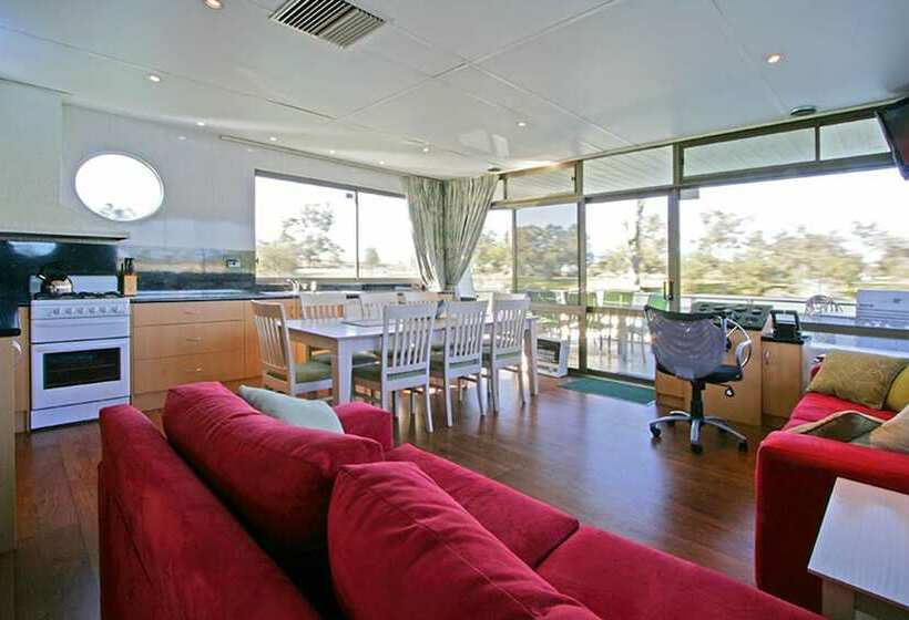 خانه 3 خوابه, All Seasons Houseboats