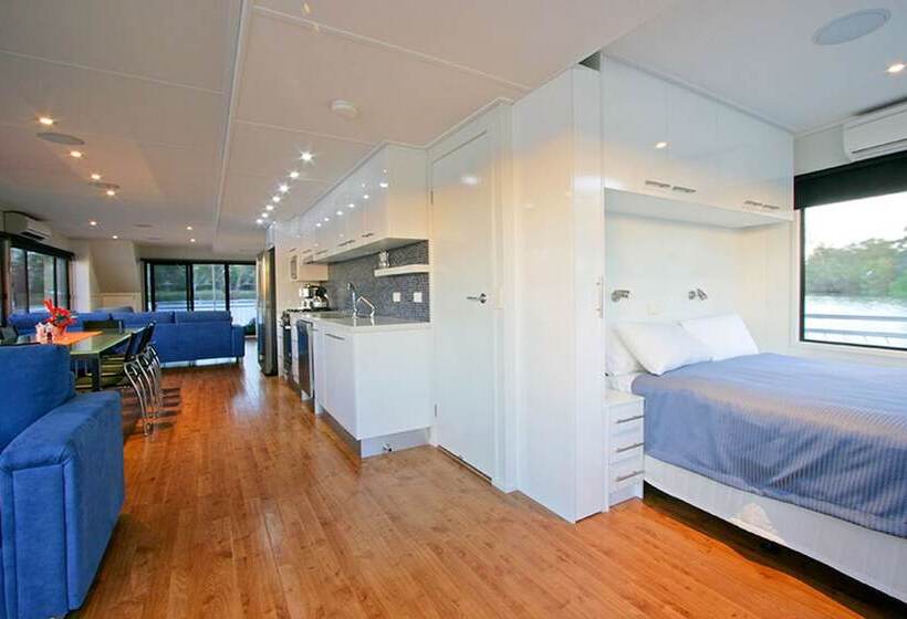 خانه 4 خوابه, All Seasons Houseboats