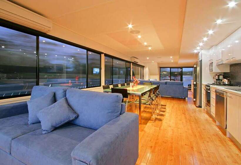 خانه 4 خوابه, All Seasons Houseboats