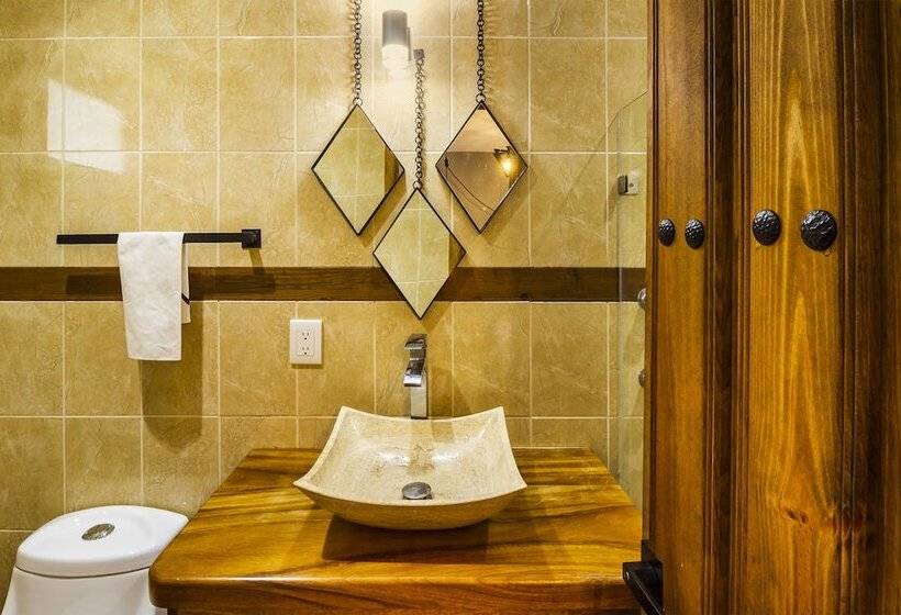 חדר סטנדרט לשלושה, Kali